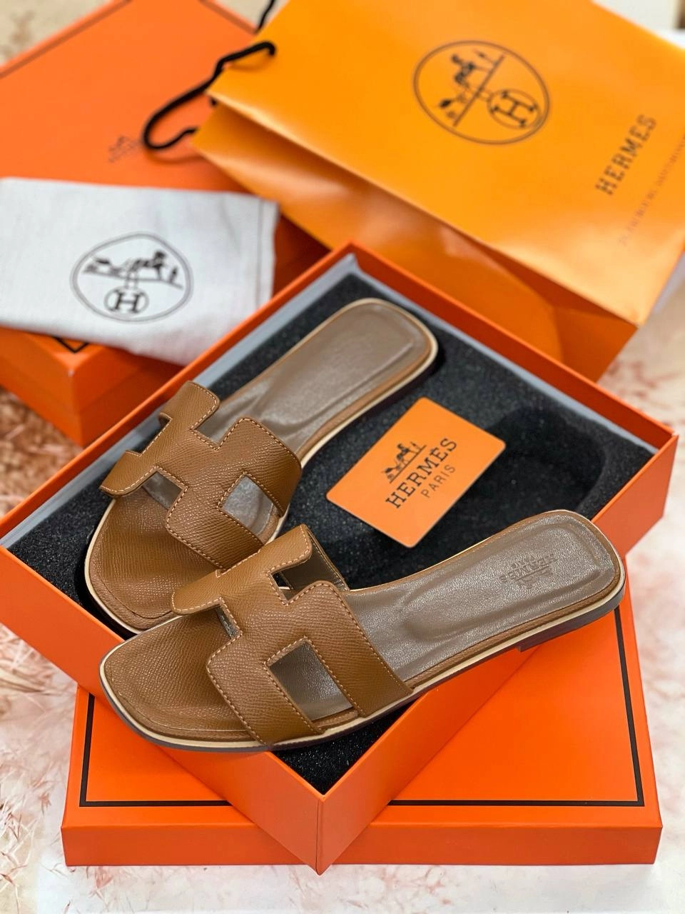 خرید اینترنتی صندل سفید هرمس hermes